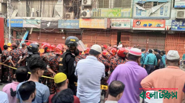 উদ্ধার অভিযান শুরু, সেনাবাহিনীর দিকে তাকিয়ে স্বজনরা